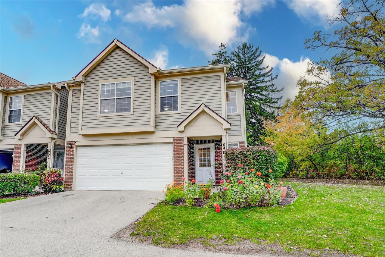 650 E Whispering Oaks Ct., Palatine, IL 60074