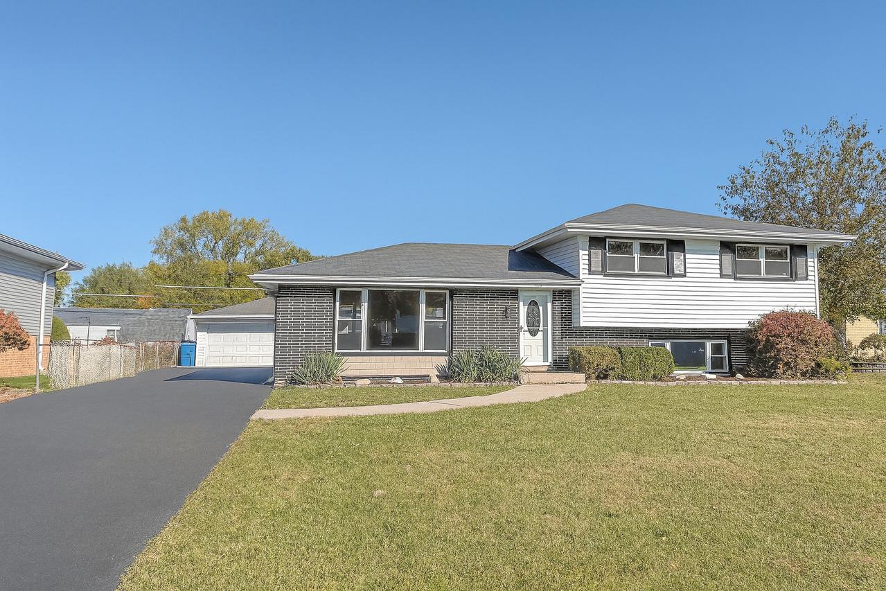 7822 W 99th Pl., Palos Hills, IL 60465