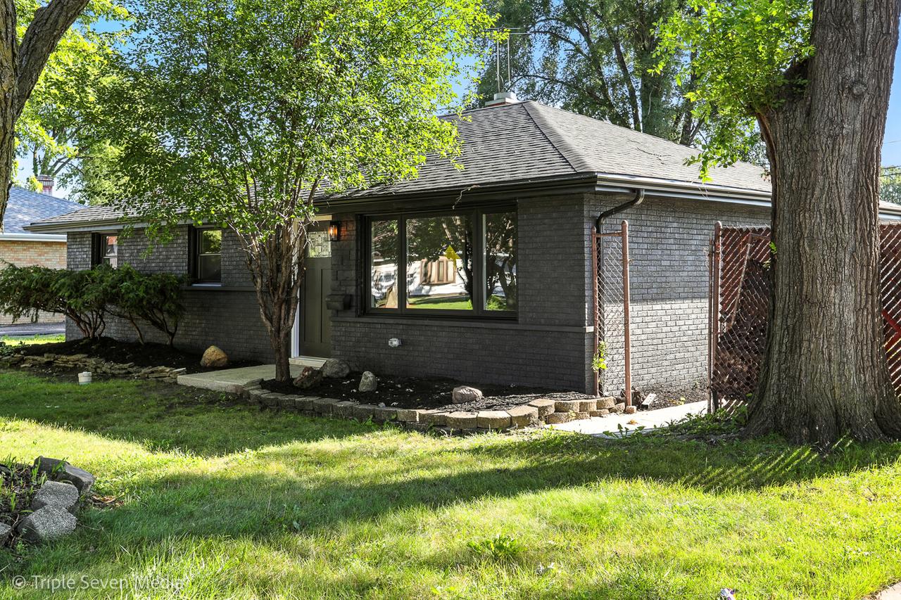 8053 Newland Ave., Burbank, IL 60459