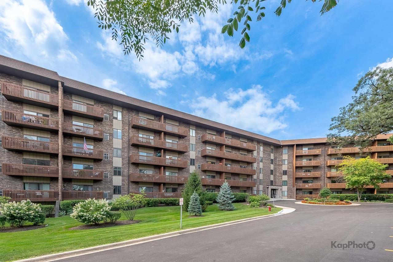 120 Lakeview Dr. #318, Bloomingdale, IL 60108
