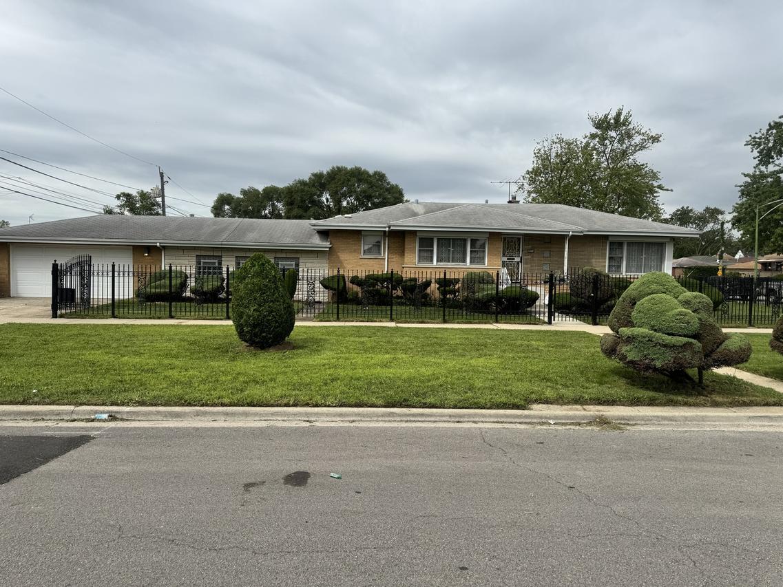 8900 S Prairie Ave., Chicago, IL 60619