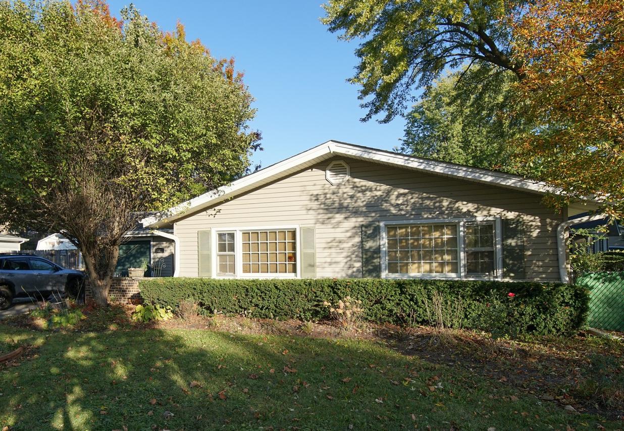 1 N Sycamore Ln., North Aurora, IL 60542