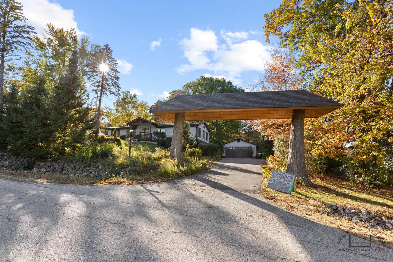400 Crestview Rd., Fox River Grove, IL 60021