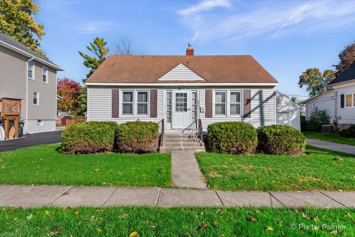 432 Illinois St., East Dundee, IL 60118