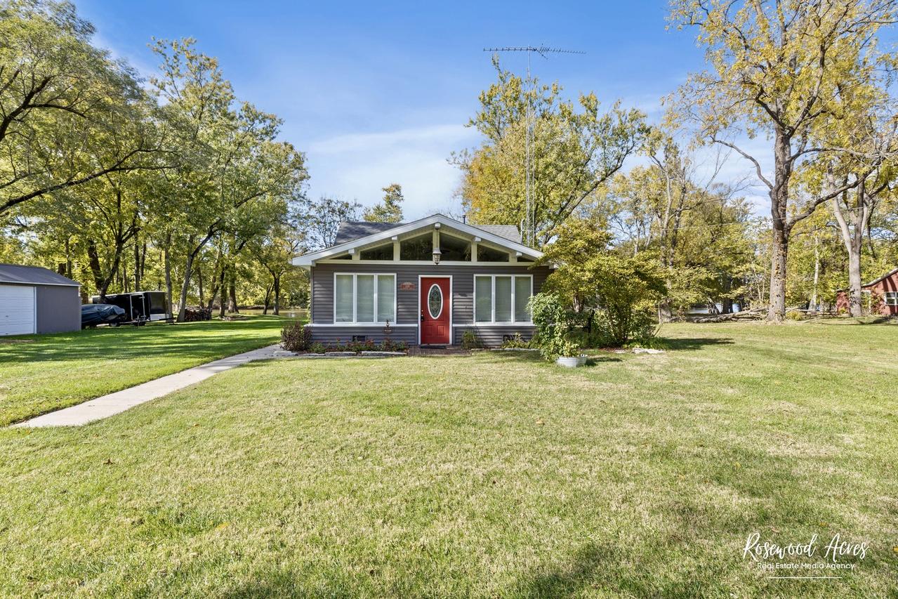 1416 N Riverside Dr., Momence, IL 60954