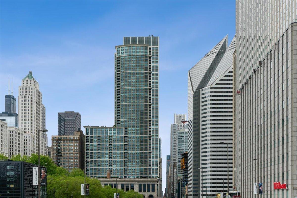 130 N Garland Ct. #3205, Chicago, IL 60602