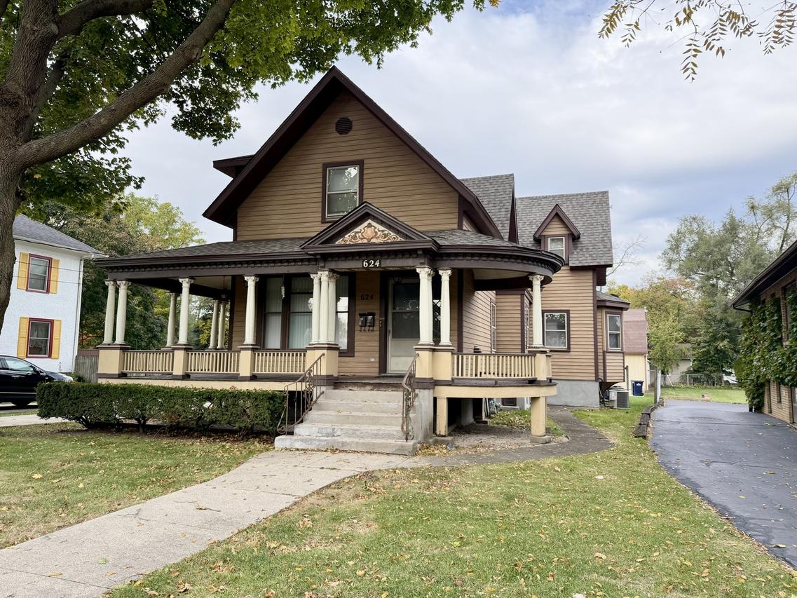 624 South St., Elgin, IL 60123