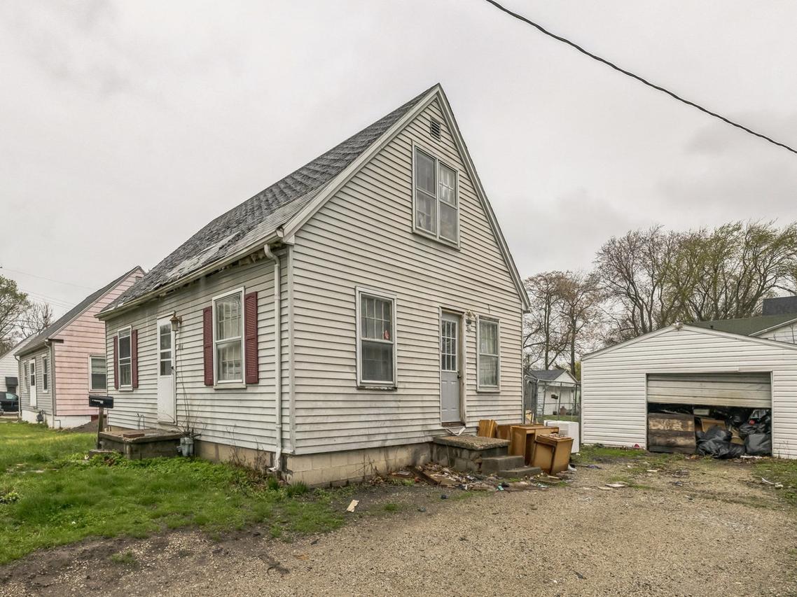 216 W Garfield Ave., Decatur, IL 62526