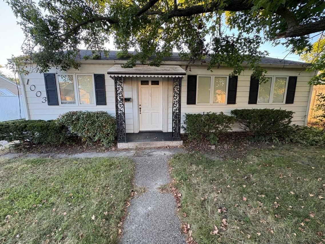 1003 41 St., Moline, IL 61625