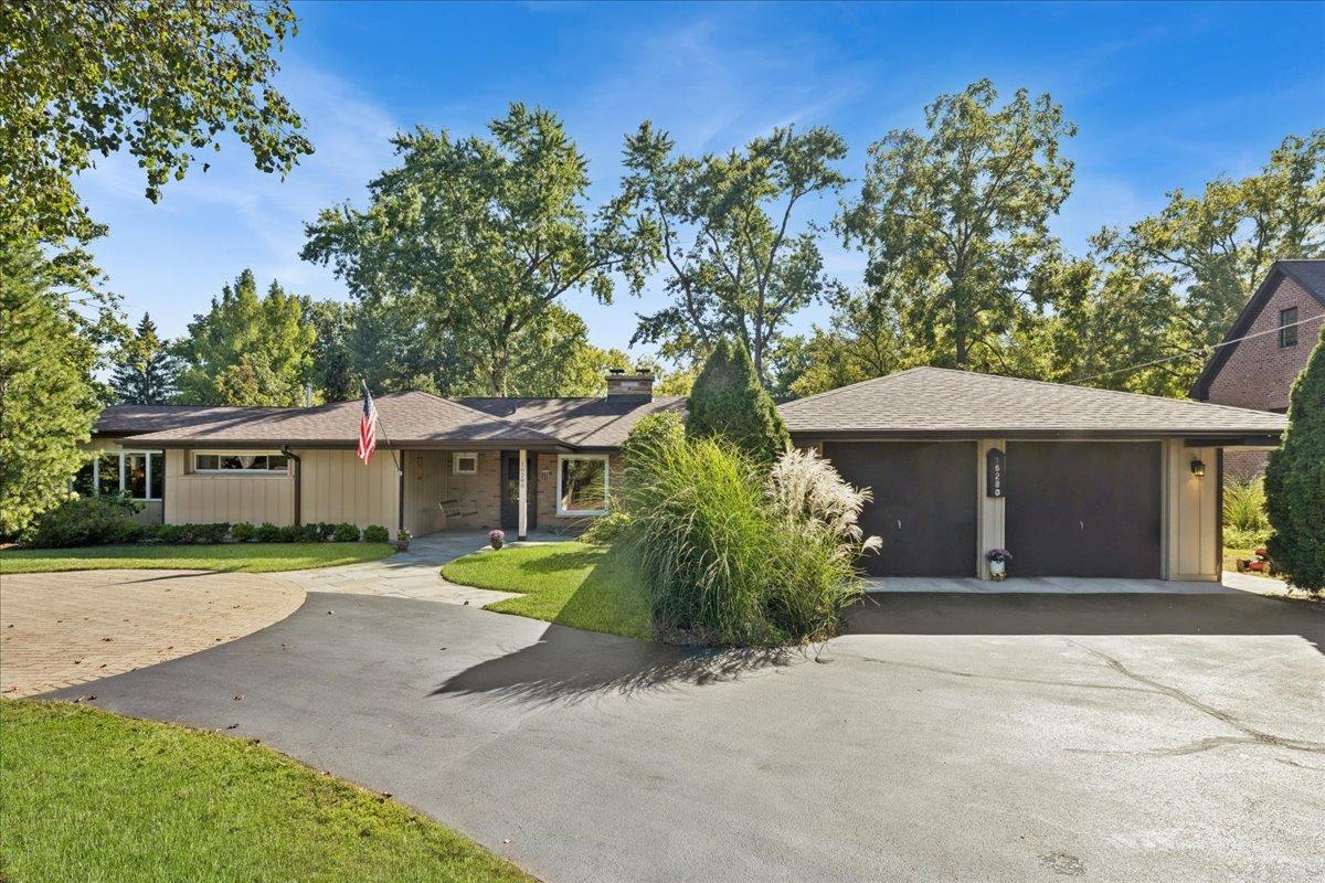 16280 W Woodbine Cir., Vernon Hills, IL 60061