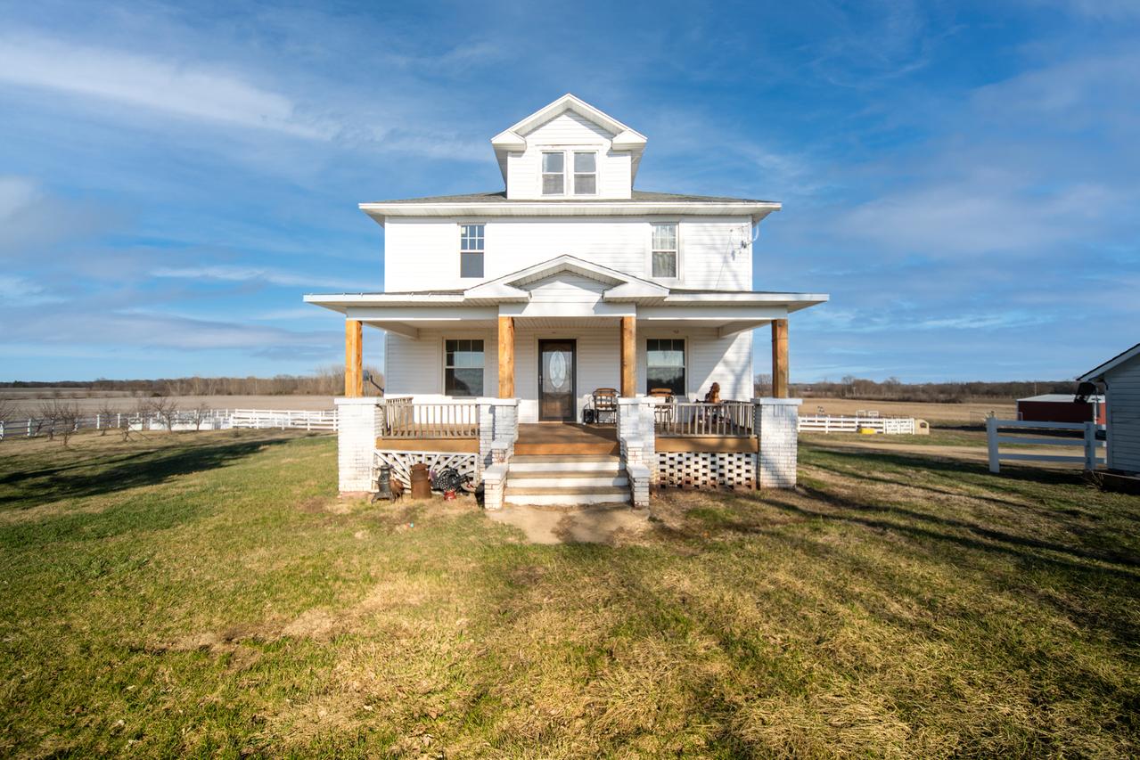 1801 Lee Center Rd., Amboy, IL 61310