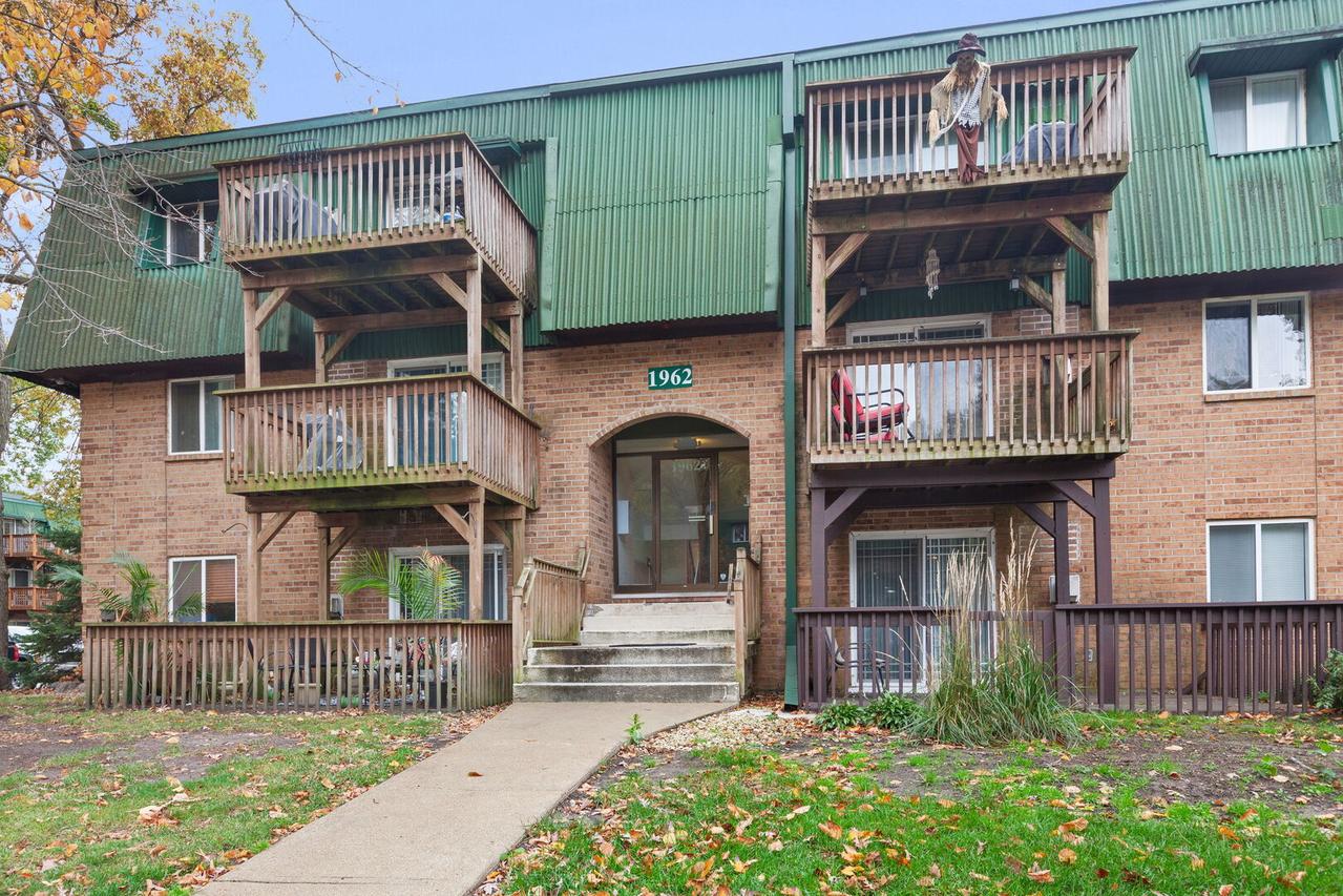 1962 Tall Oaks Dr. #1B, Aurora, IL 60505