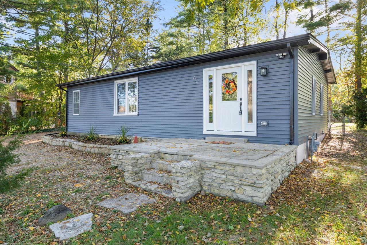 275 Indian Tr., Lake In The Hills, IL 60156