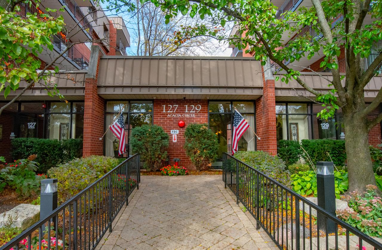 127 Acacia Cir. #507, Indian Head Park, IL 60525