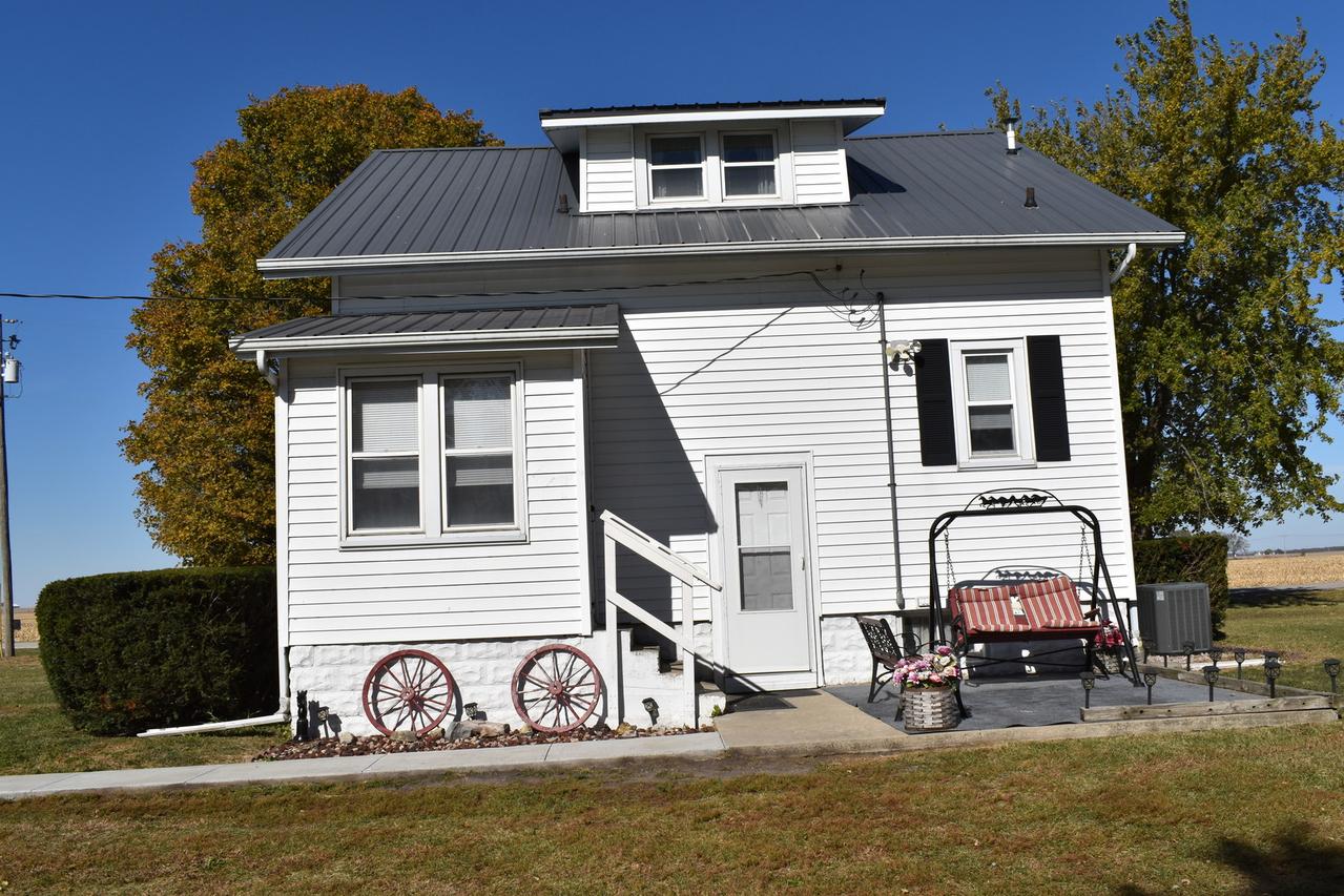 9898 E 1200 North Rd., Chenoa, IL 61726