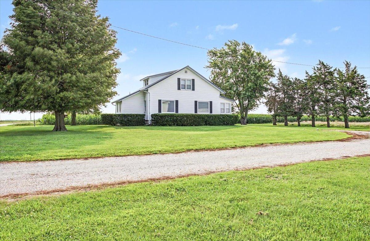 9898 E 1200 North Rd., Chenoa, IL 61726