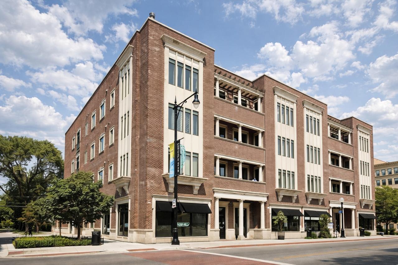 2401 N Janssen Ave. #204, Chicago, IL 60614