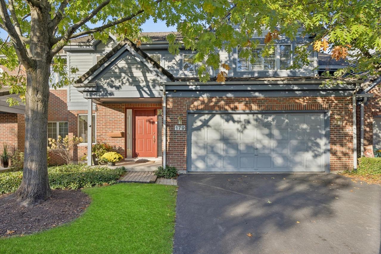 179 Foxborough Pl., Burr Ridge, IL 60527