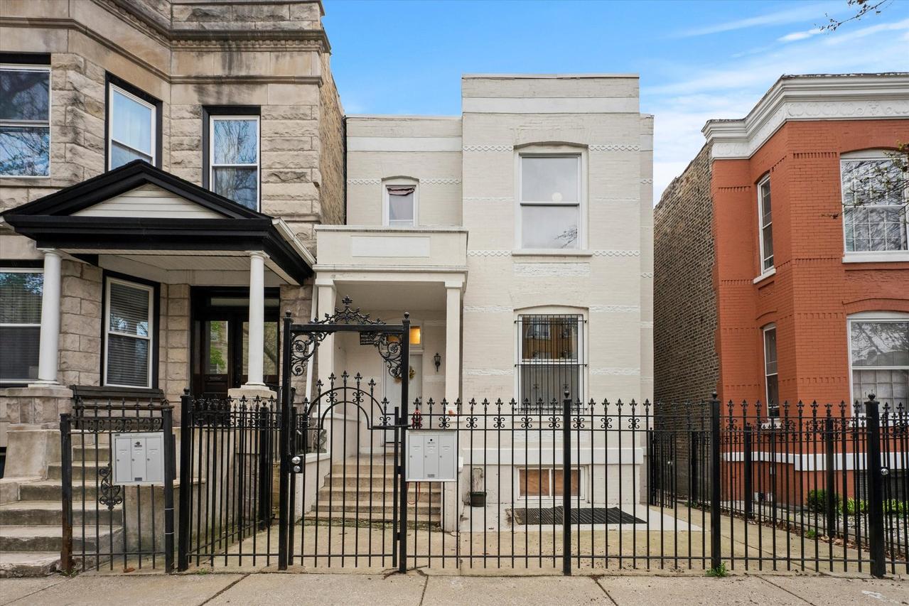 3333 W Pierce Ave., Chicago, IL 60651