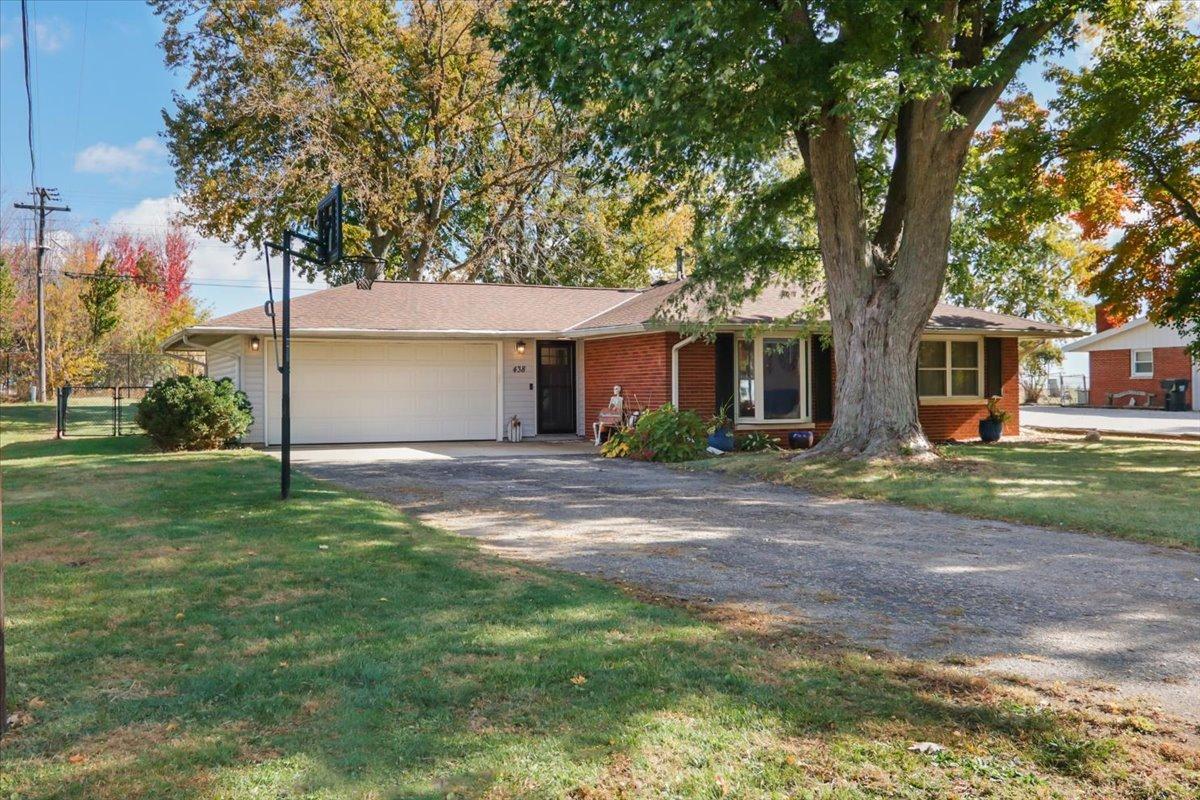 438 Standish Dr., Bloomington, IL 61704