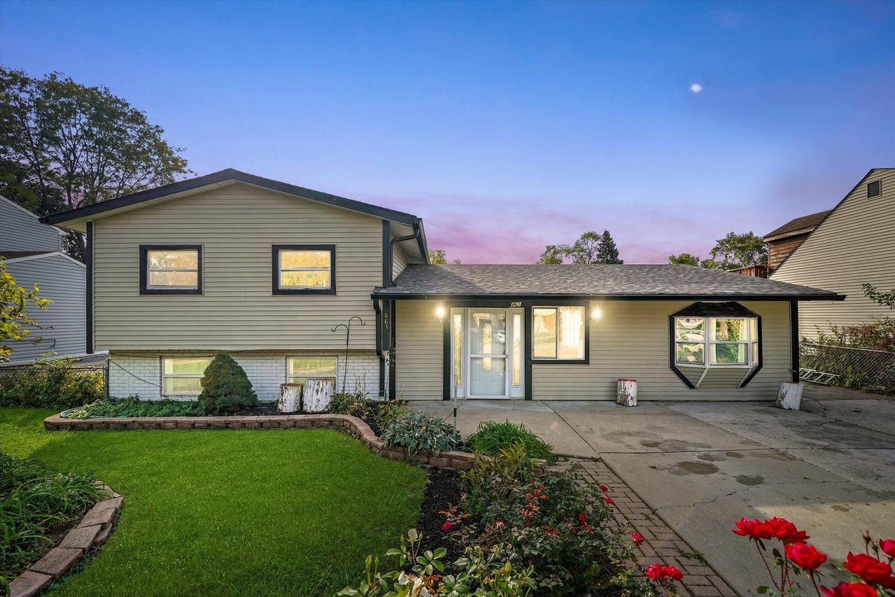 461 Rockhurst Rd., Bolingbrook, IL 60440