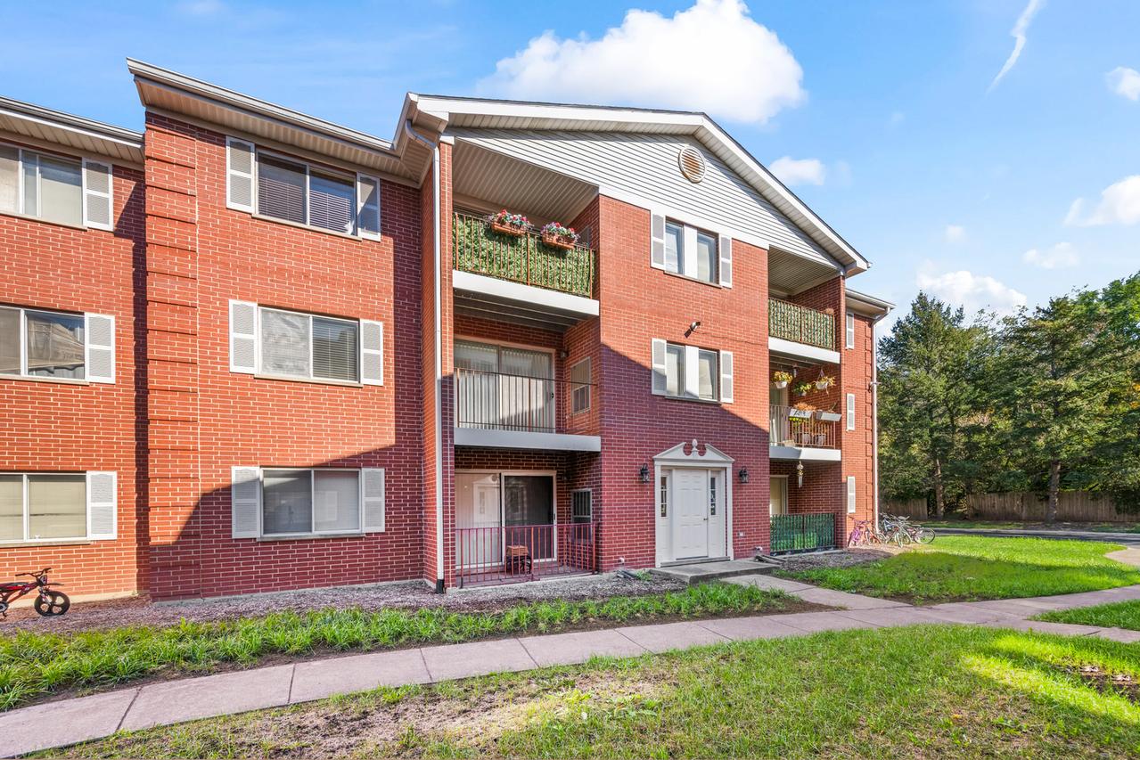 491 Leslie Ct. #201, Des Plaines, IL 60016