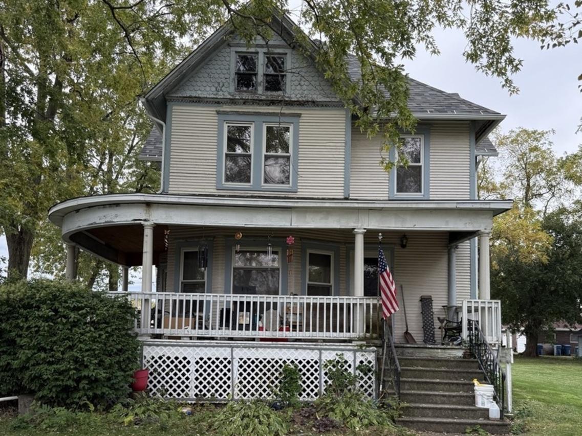 201 N Meadow St., Grant Park, IL 60940