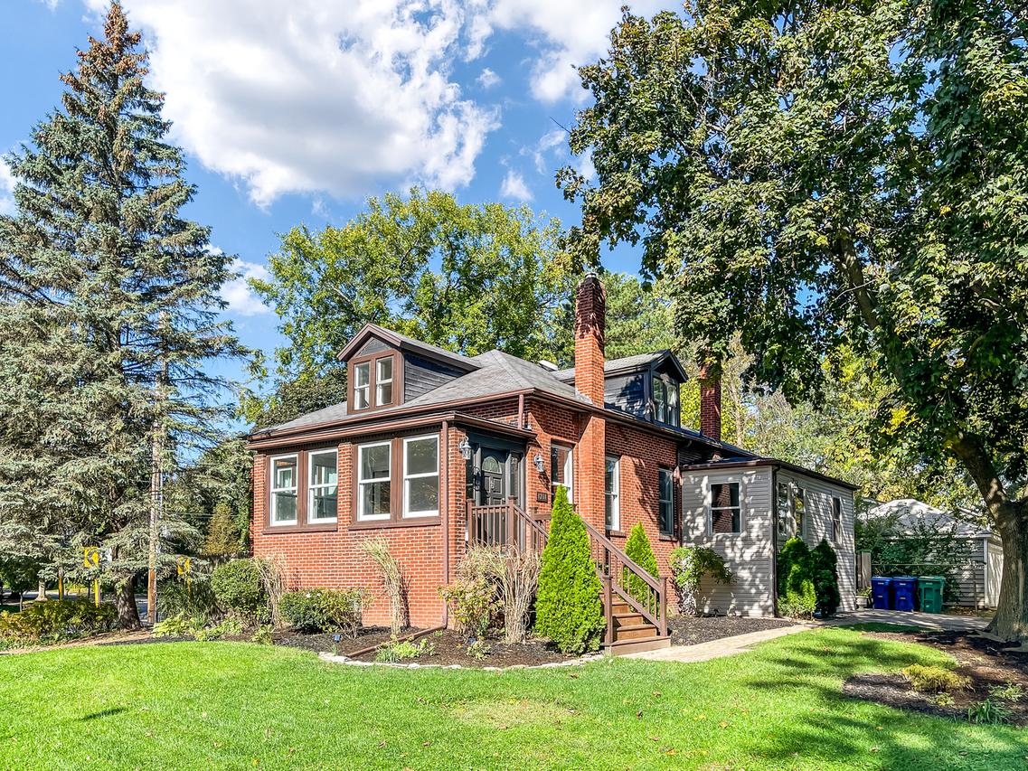 1201 Middlebury Ln., Wilmette, IL 60091