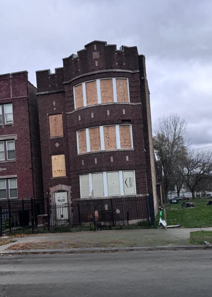 7524 S Colfax Ave., Chicago, IL 60649