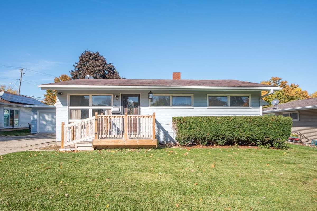 111 E Royal Dr., Dekalb, IL 60115