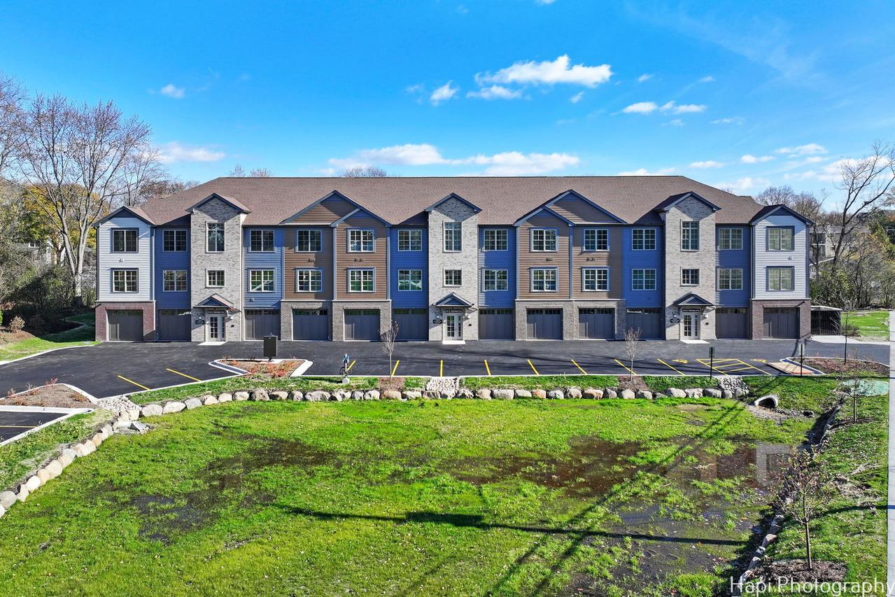 319 S Glendale Ave. #204, Barrington, IL 60010