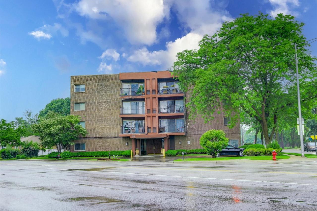 4838 Howard St. #301, Skokie, IL 60077