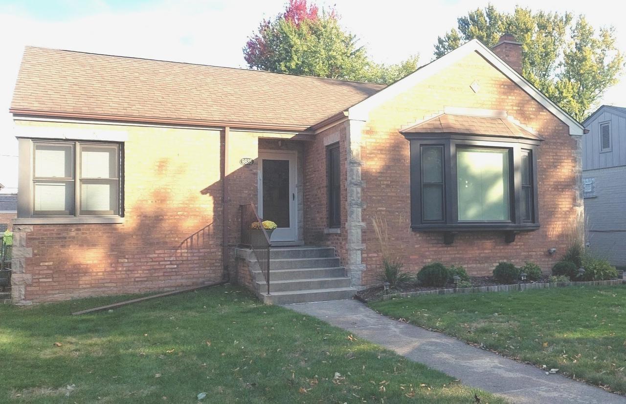 9835 St. Louis Ave., Evergreen Park, IL 60805