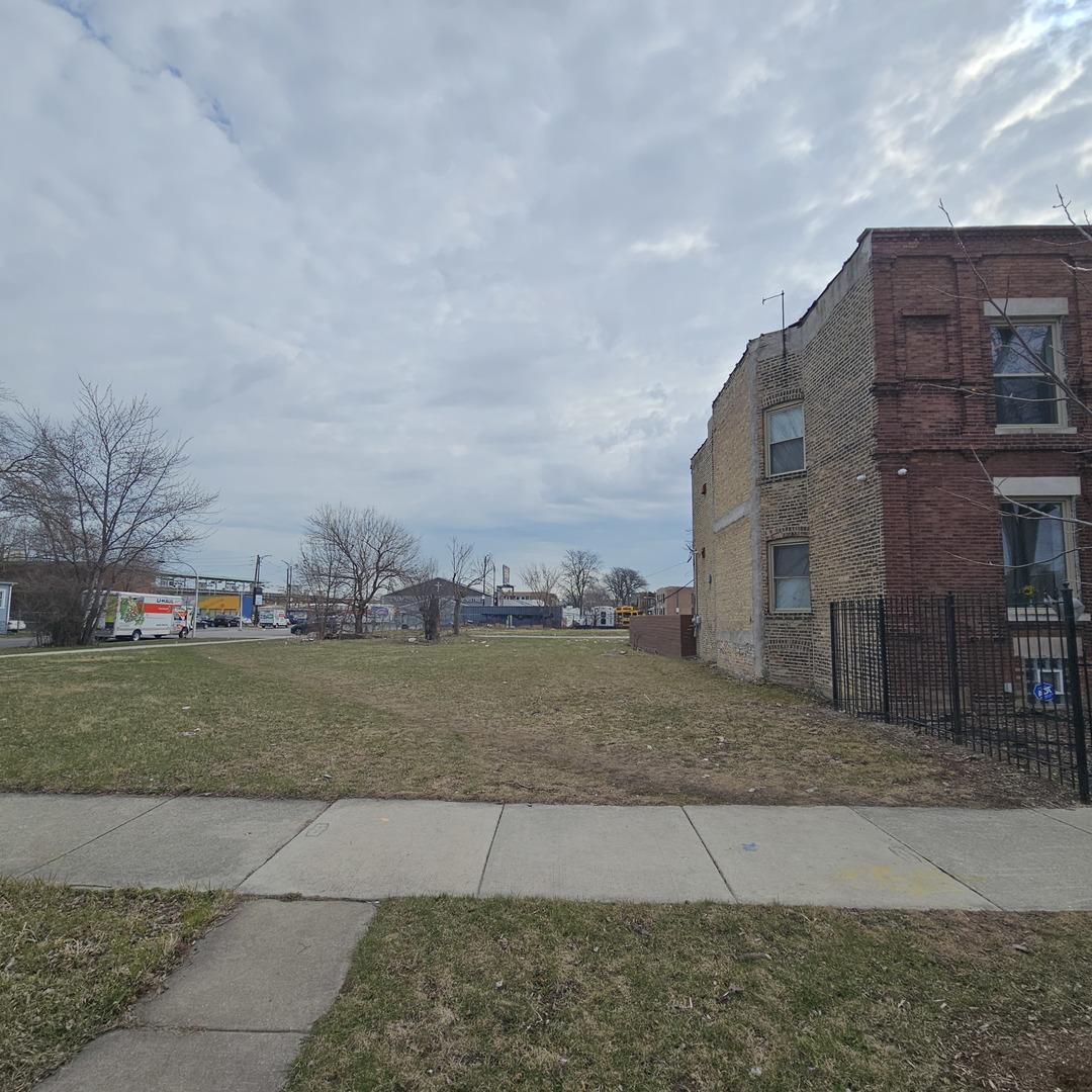 231 N La Crosse Ave., Chicago, IL 60644