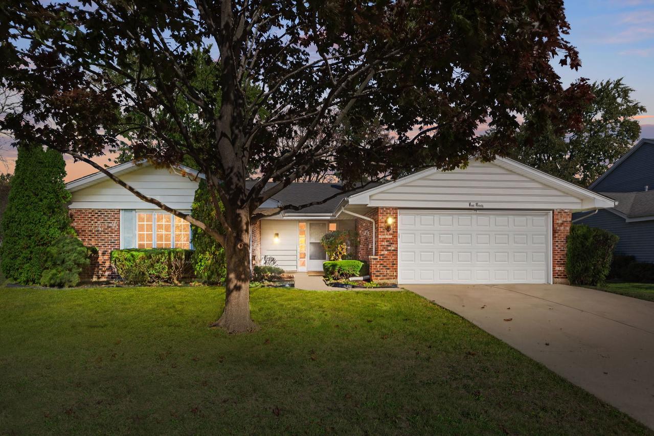 920 Eden Dr., Schaumburg, IL 60195