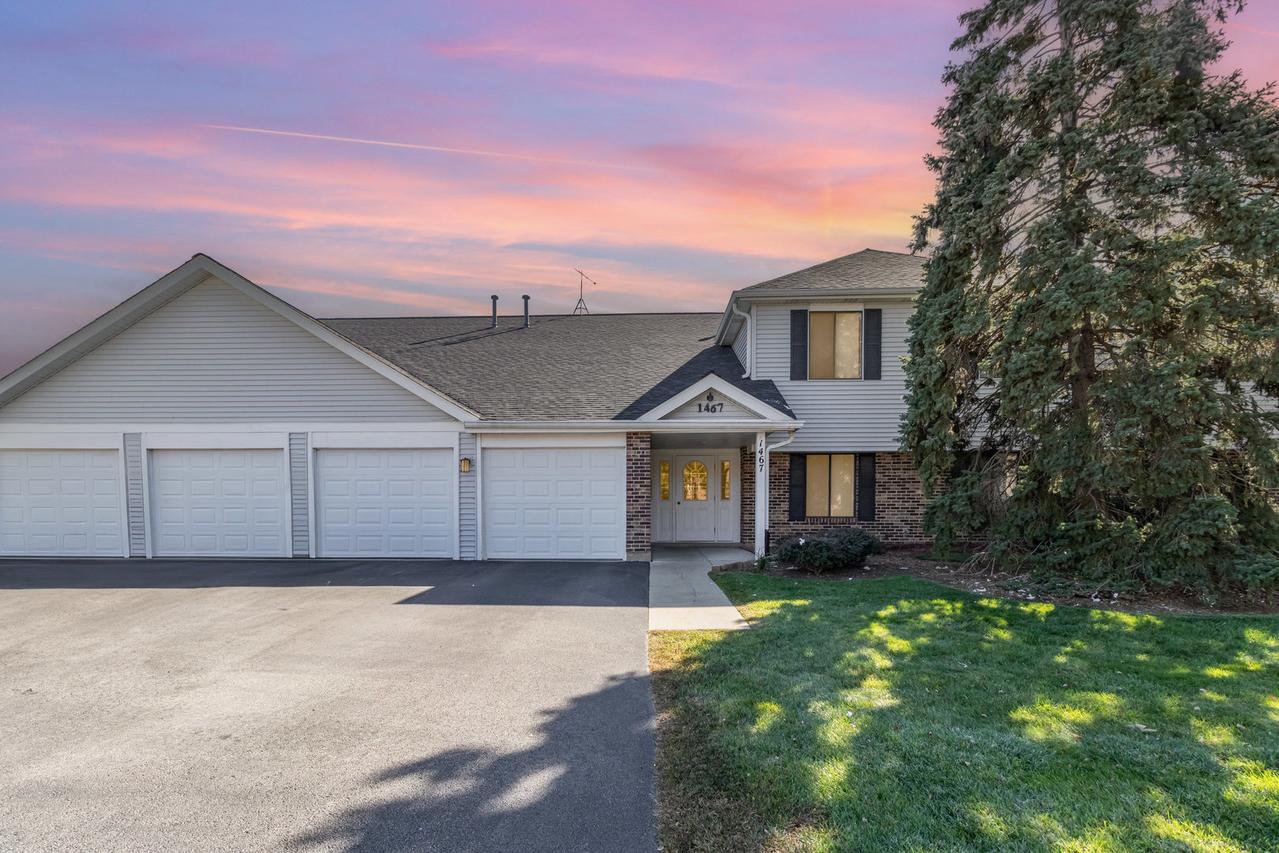 1467 Fairlane Dr. #1B, Schaumburg, IL 60193