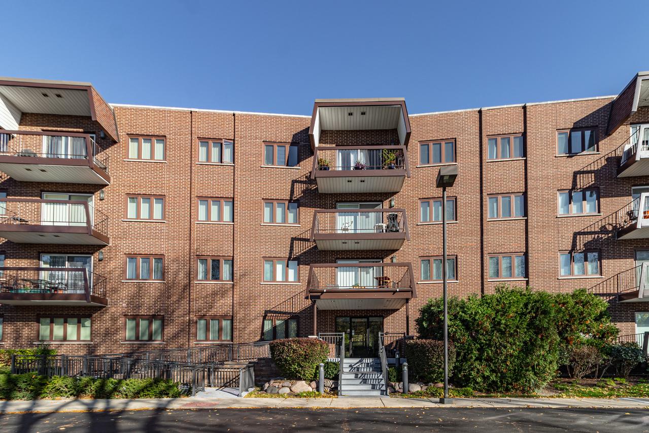 400 E Dundee Rd. #207C, Buffalo Grove, IL 60089