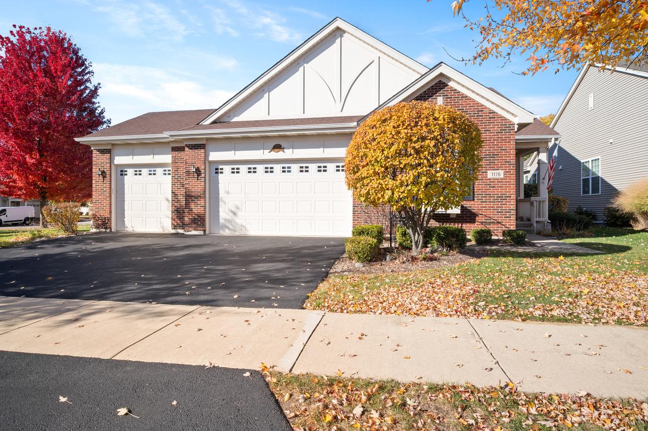 1176 Heathrow Ln., Aurora, IL 60502