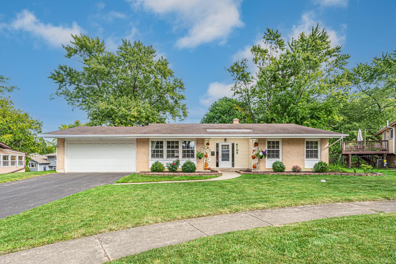 6703 Carpenter Ct., Woodridge, IL 60517