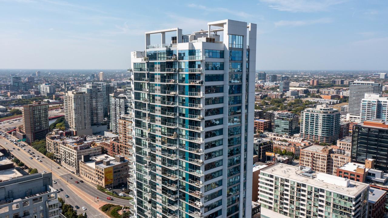 303 W Ohio St. #2201, Chicago, IL 60654