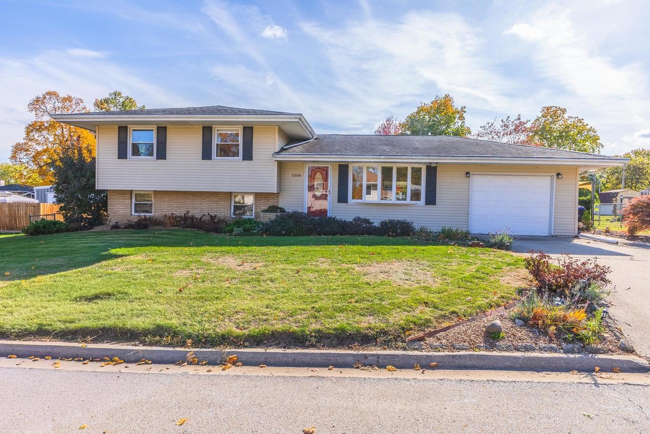 1306 Anderson St., Bloomington, IL 61701