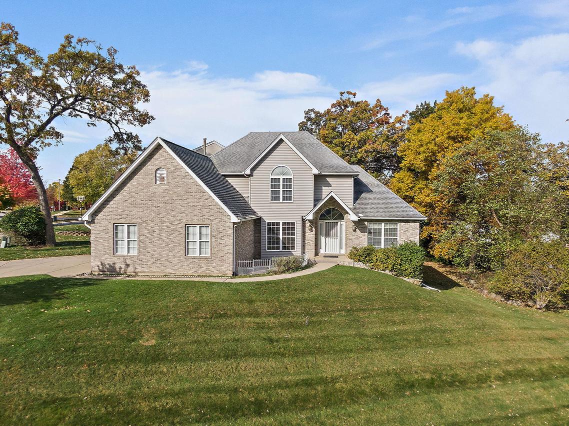 494 Rosewood Dr., Carpentersville, IL 60110