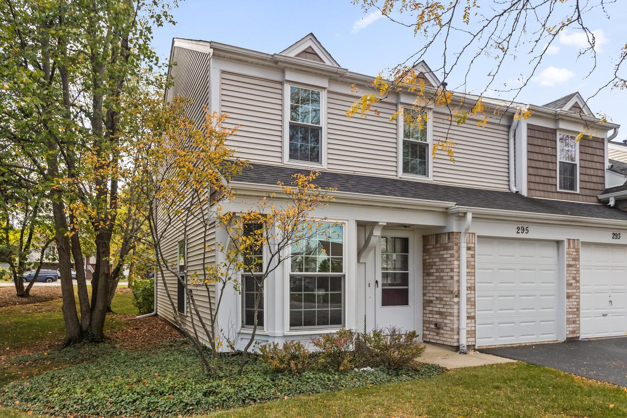 295 Chrisman Dr., Streamwood, IL 60107