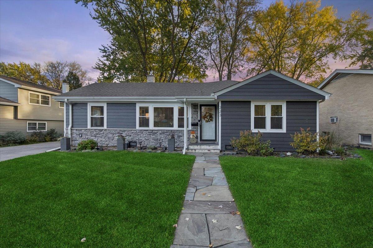 223 W Glade Rd., Palatine, IL 60067