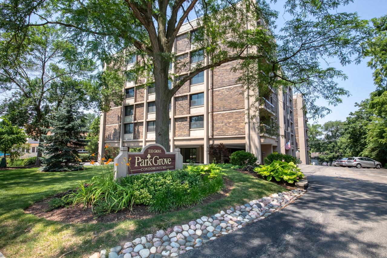 1110 Grove St. #4H, Downers Grove, IL 60515