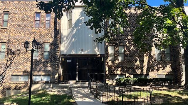 2275 Country Club Dr. #22, Woodridge, IL 60517