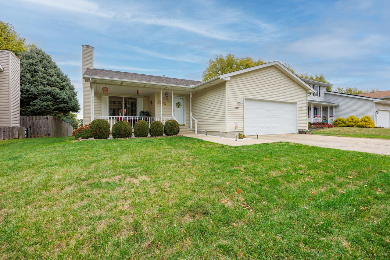 2803 Binghampton Ln., Bloomington, IL 61705