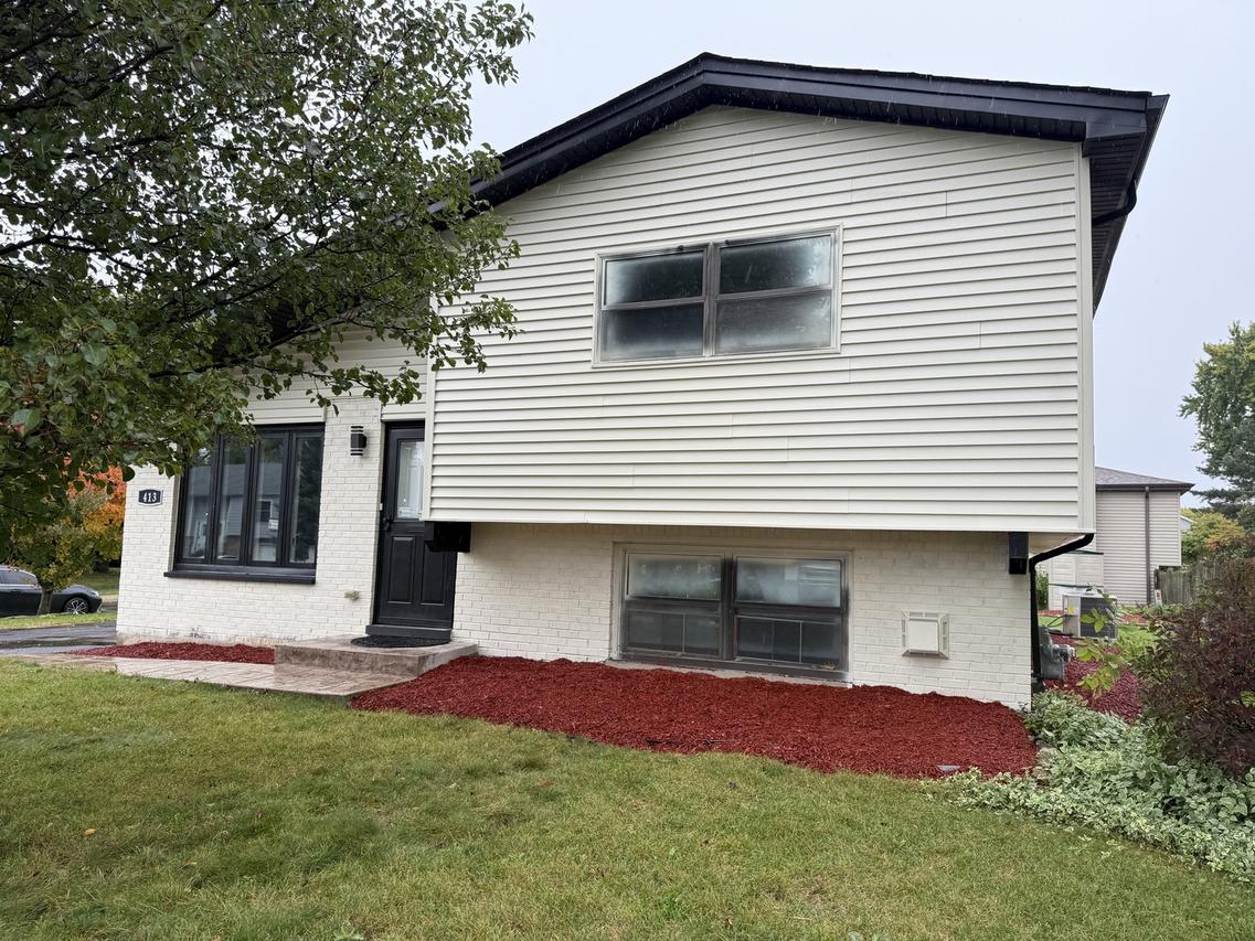413 Canyon Tr., Carol Stream, IL 60188