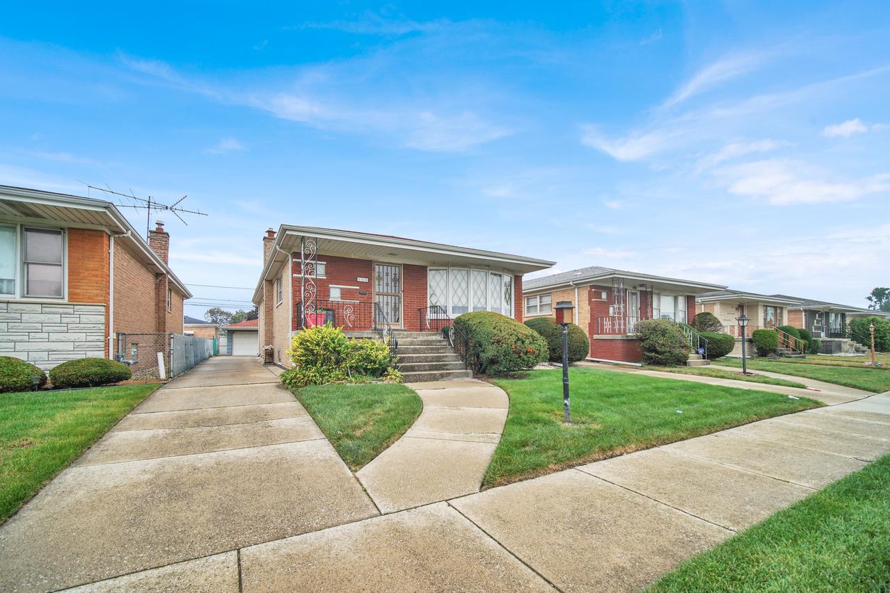 518 Crandon Ave., Calumet City, IL 60409