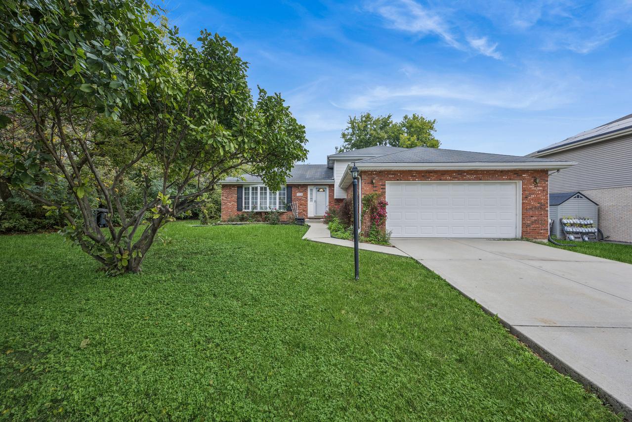 5524 Christopher Dr., Oak Forest, IL 60452